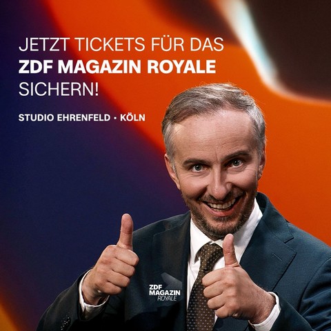 Jan Böhmermann grinst und zeigt zwei Daumen hoch. Daneben der Text: Jetzt Tickets fürs ZDF Magazin Royale sichern!
